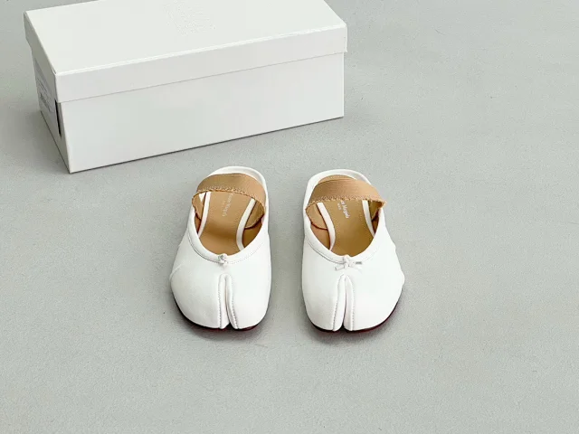 Maison Margiela Leather Shoes Tabi split-toe ballet flats product detail image 41