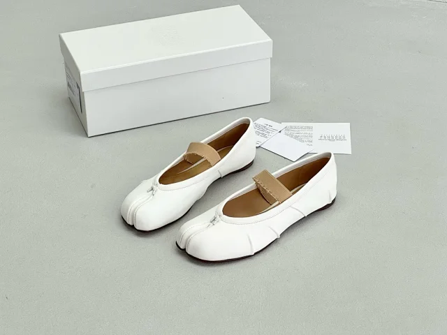 Maison Margiela Leather Shoes Tabi split-toe ballet flats product detail image 27