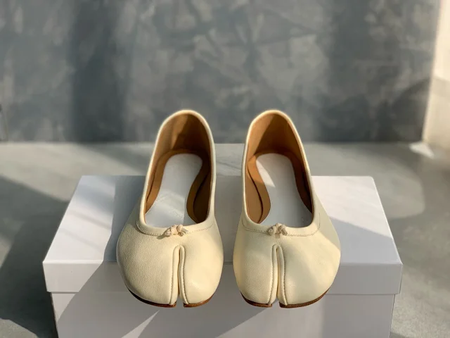 Maison Margiela Leather Shoes Tabi split-toe ballet flats product detail image 58