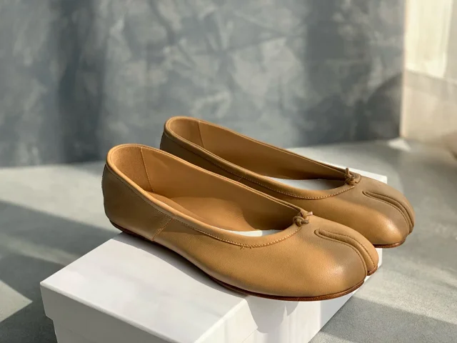 Maison Margiela Leather Shoes Tabi split-toe ballet flats product detail image 76