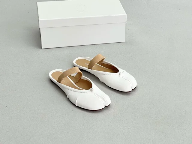 Maison Margiela Leather Shoes Tabi split-toe ballet flats product detail image 43