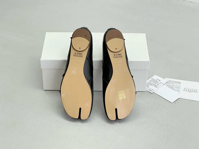Maison Margiela Leather Shoes Tabi split-toe ballet flats product detail image 25