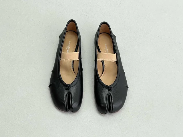 Maison Margiela Leather Shoes Tabi split-toe ballet flats product detail image 23