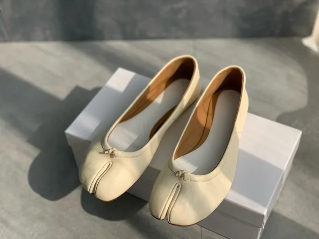 Maison Margiela Leather Shoes Tabi split-toe ballet flats product detail image 63