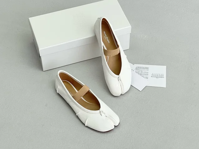 Maison Margiela Leather Shoes Tabi split-toe ballet flats product detail image 29