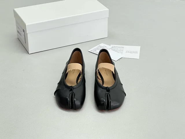 Maison Margiela Leather Shoes Tabi split-toe ballet flats product detail image 19