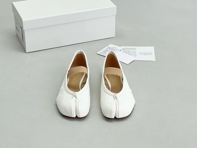 Maison Margiela Leather Shoes Tabi split-toe ballet flats product detail image 26