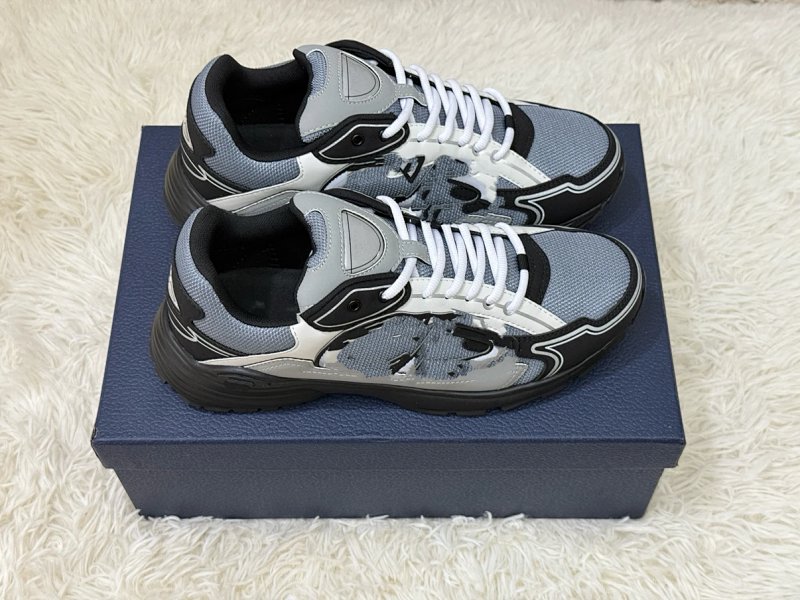 The Latest Trendy Sports Shoes Are Comfortable And Versatile