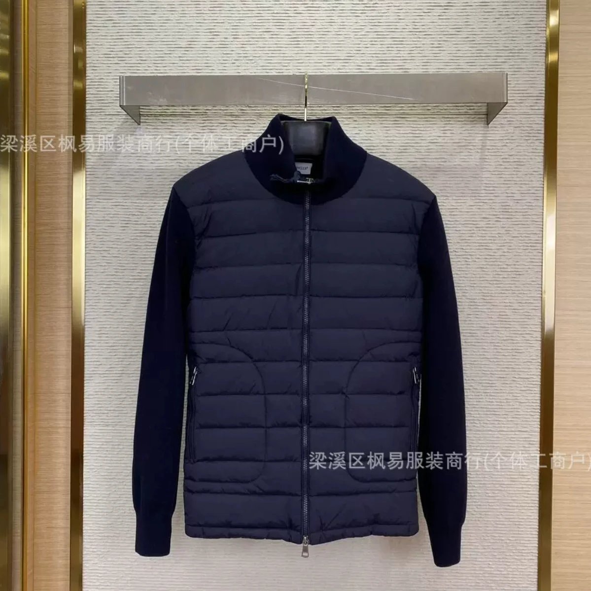 Blue collar with white label