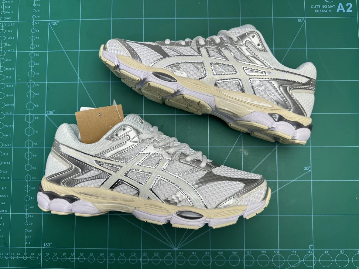 ASICS Gel-Cumulus 16 经典百搭 休闲跑步鞋 