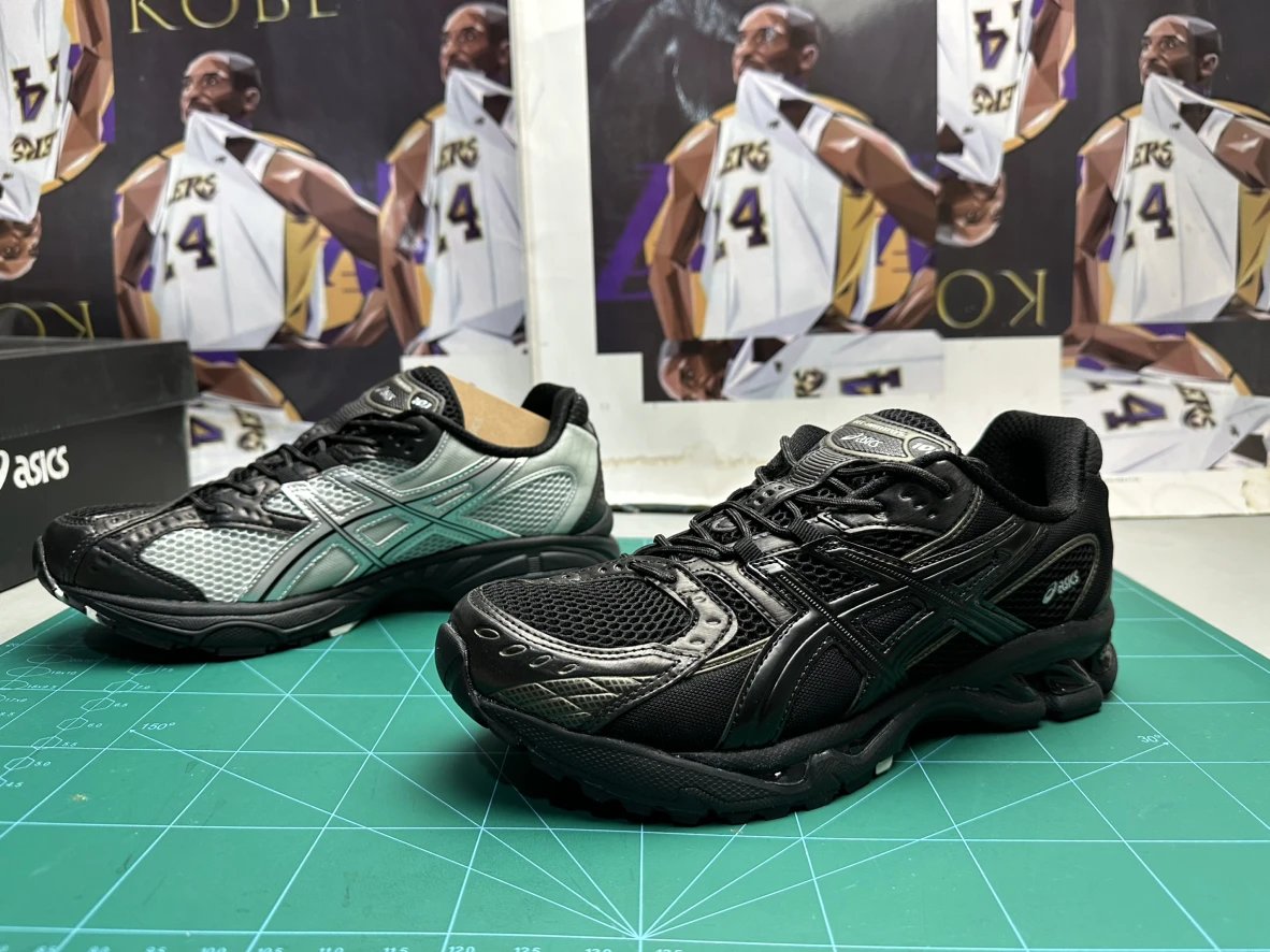 Invincible x ASICS GEL-Nimbus 10.1 404 RGB comfortable fit running shoe!