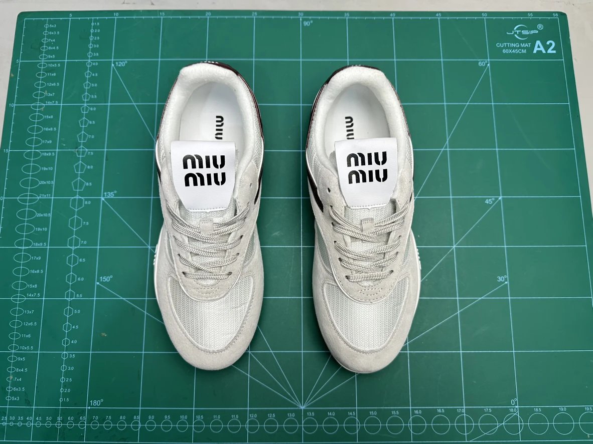 MIU MIU suede super soft material low-top casual shoes!
