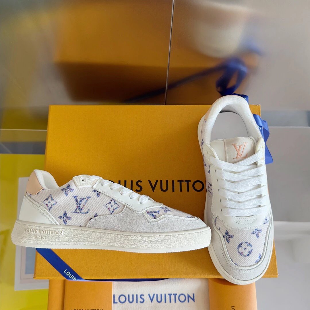 Louis Vuitton White Monogram Low Top Sneakers Unisex