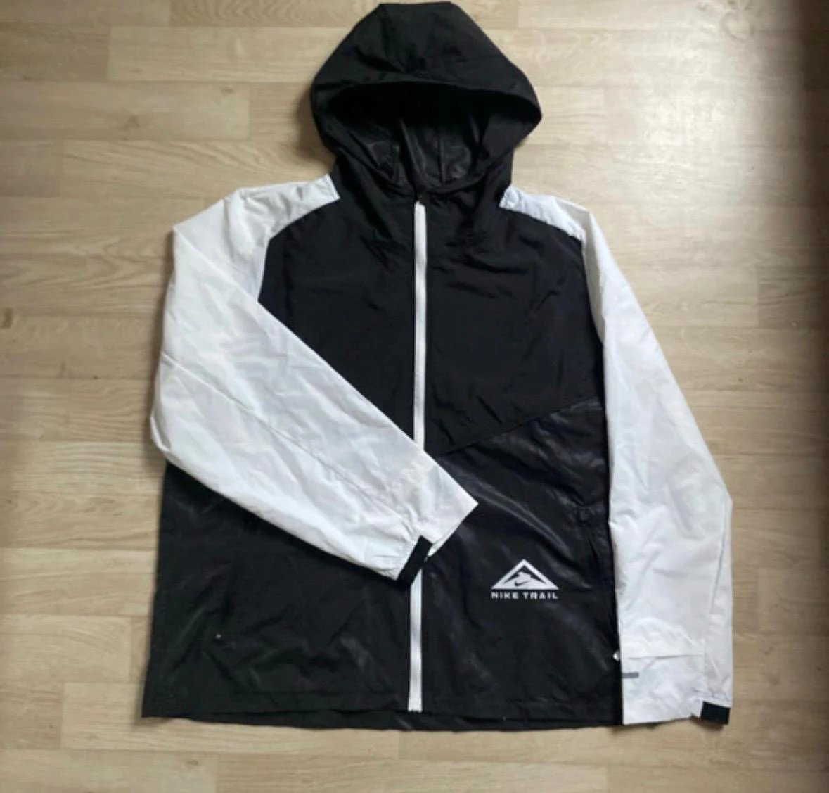 Nike Trail Windbreaker Black / White Jacket Outerwear.windbreaker - 3