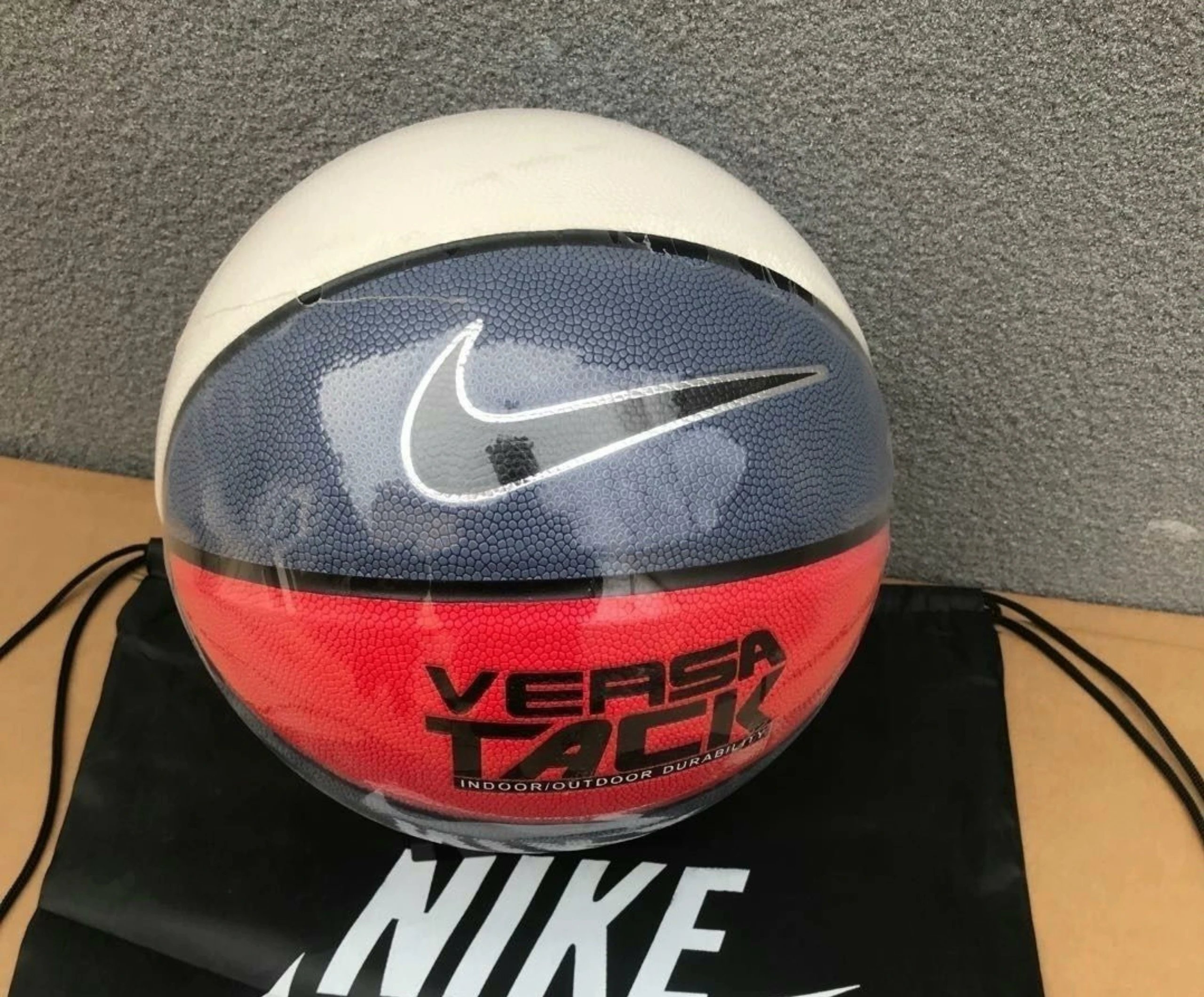 [Inheritance Benefit] Football or basketball, random design, 1 ball sent randomly!  No returns or exchanges after ordering.
