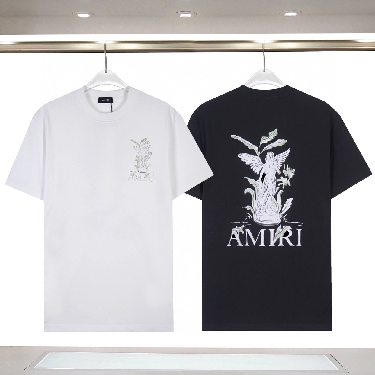 早春新款 前后字母logo印花短袖T恤采用260克32支紧密双纱纯棉面料面料柔软  
颜色 黑色 白色  
尺码S M L XL 2XL 