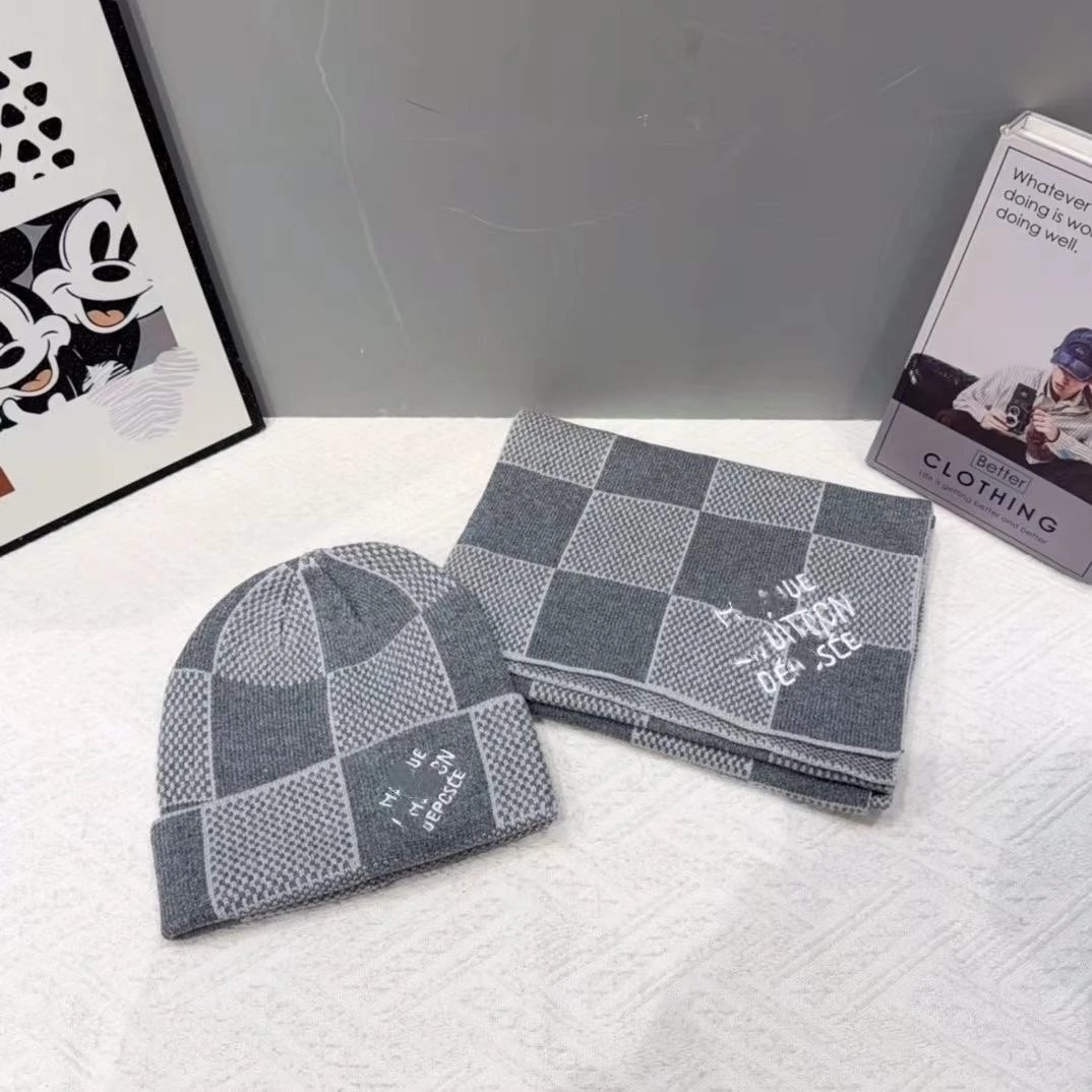 Light gray hat with scarf