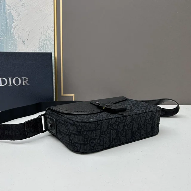 Dior Crossbody Bags Flap Buckle Messenger Bag product detail image 6