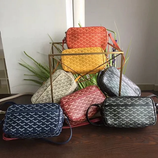 Goyard Crossbody Bags Small rectangular zip bag with Goyardine chevron pattern product detail image 1