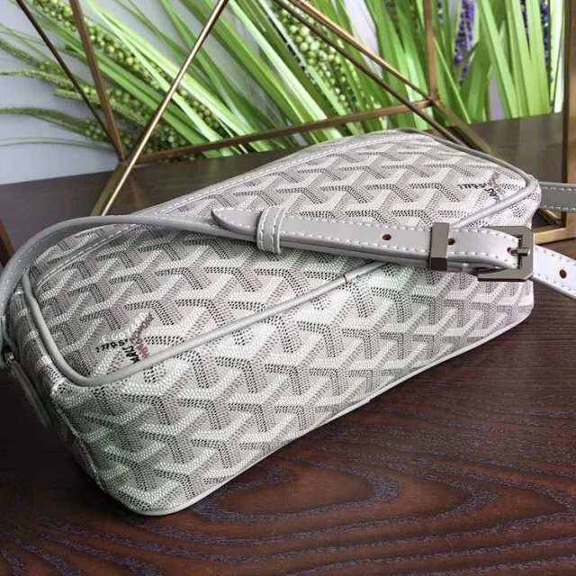 Goyard Crossbody Bags Small rectangular zip bag with Goyardine chevron pattern product detail image 4