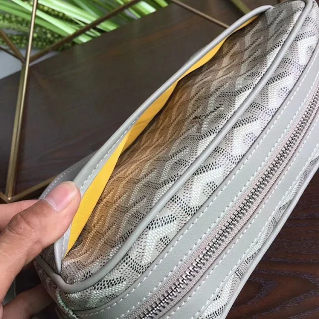 Goyard Crossbody Bags Small rectangular zip bag with Goyardine chevron pattern product detail image 5