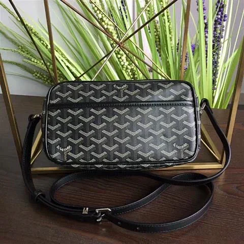 Goyard Crossbody Bags Small rectangular zip bag with Goyardine chevron pattern product detail image 8