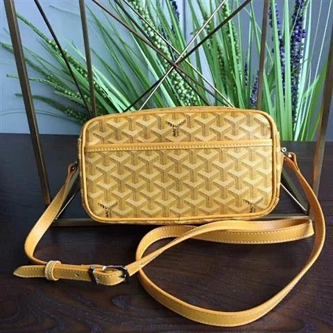 Goyard Crossbody Bags Small rectangular zip bag with Goyardine chevron pattern product detail image 10