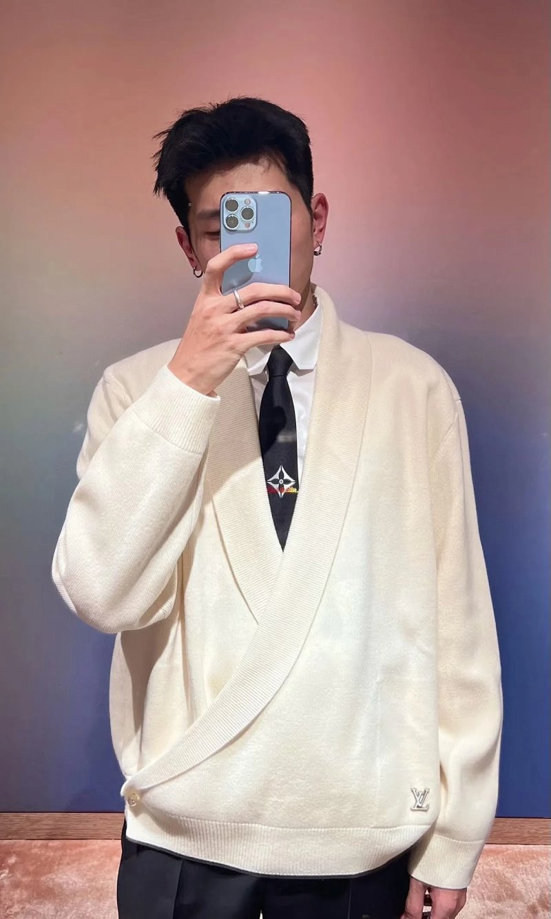 Sweater from Yin Kuang's Shop