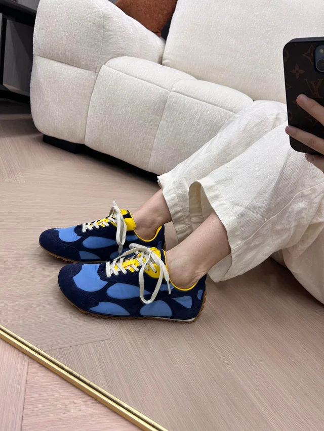 Bottega Veneta Sneakers Lace-up low-top with paneled uppers and gum lug soles product detail image 25