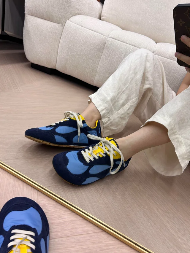 Bottega Veneta Sneakers Lace-up low-top with paneled uppers and gum lug soles product detail image 24