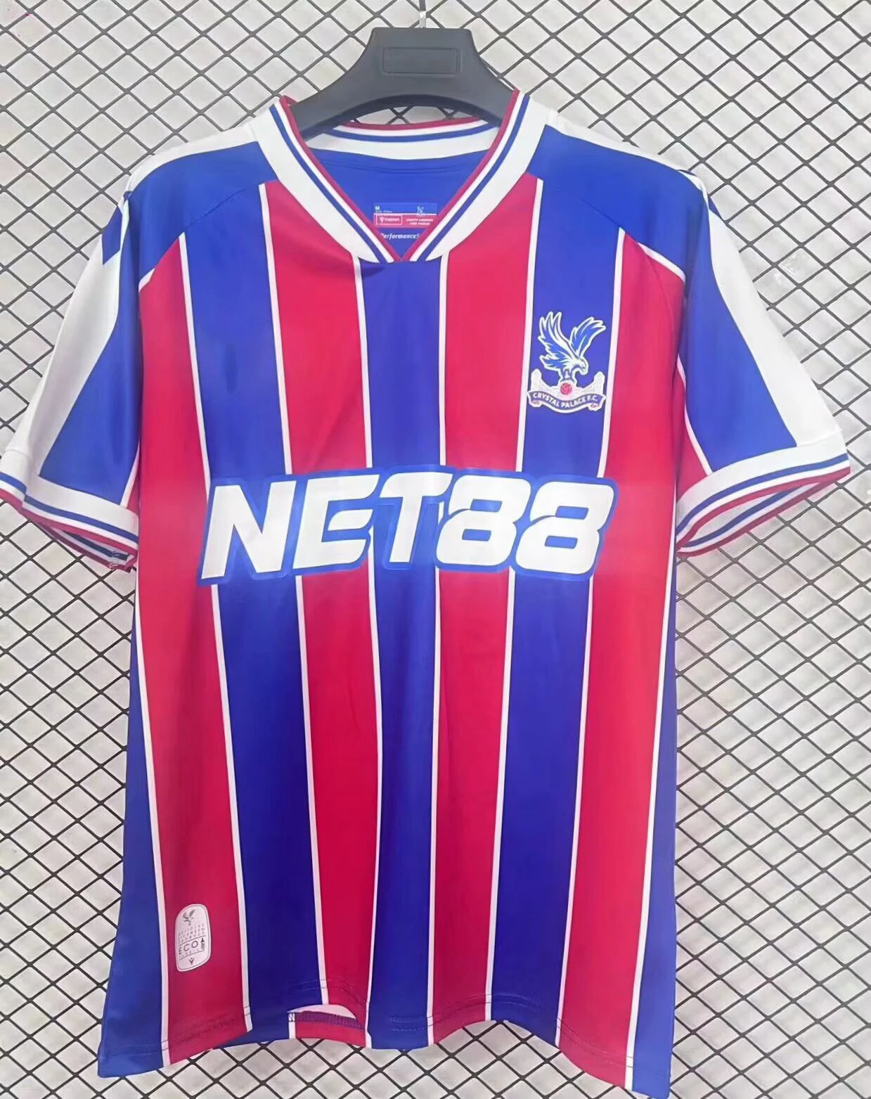 25-26赛季水晶宫主场球衣