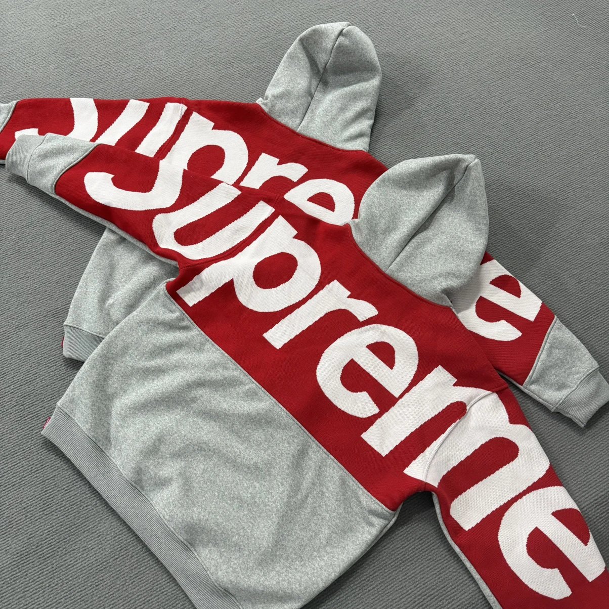 【 Spot Delivery 】 Xiaoheng Black and Red Dual Color Supre Sweater Splicing Back Label Hoodie Precise Knitting Alignment Invincible Waist Retraction 800g High Weight Customized Accessories Complete, Essential for the Strongest Cleanfit Vibe