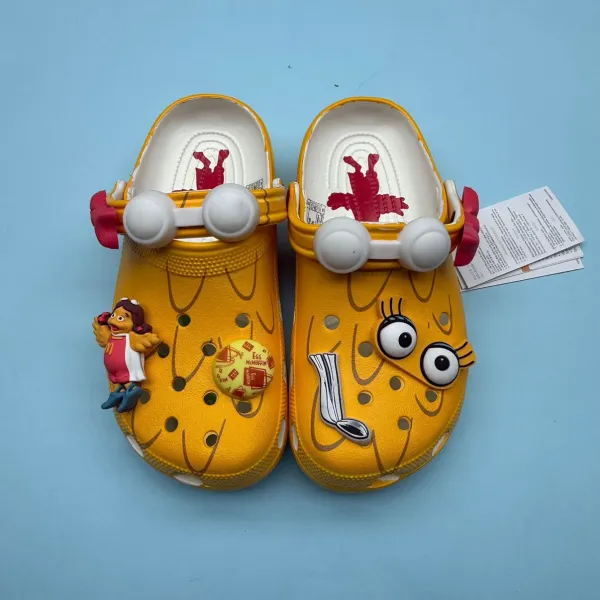 Crocs Classic Clog McDonald's x SpongeBob SquarePants Yellow Character-Decorated Clogs Sandals - 2