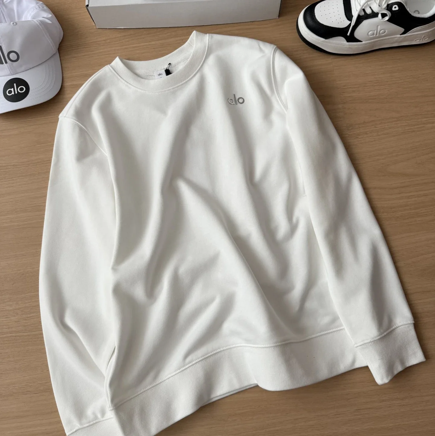 Small label unisex long-sleeved sweatshirt solid color round neck casual top product image