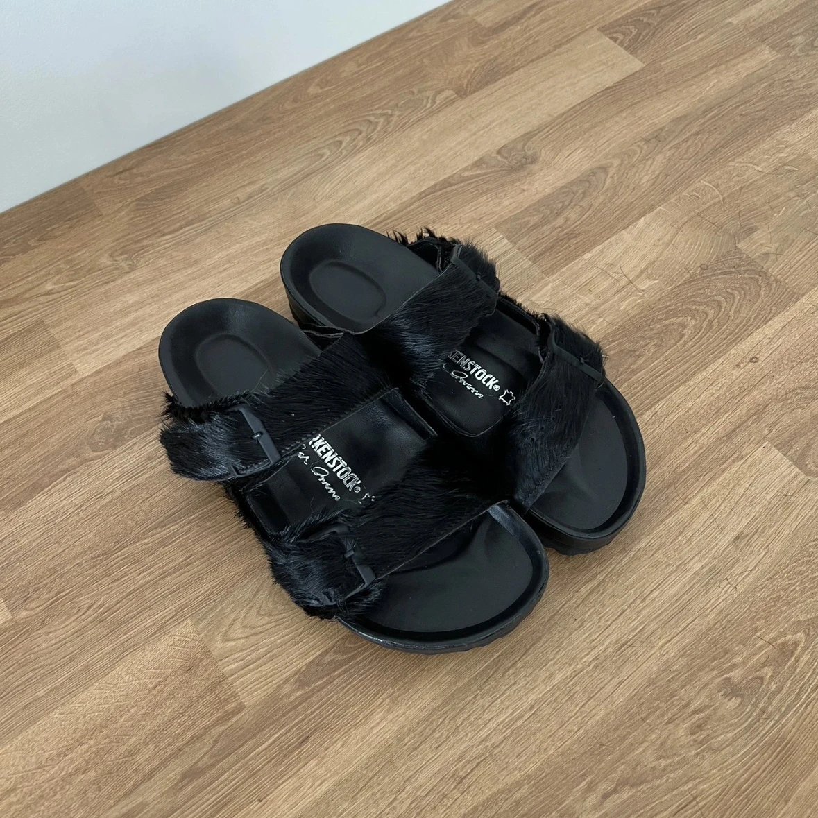 【In Stock】Birkstock Faux Fur Slides Birkenstock Style, Runs Large, More Details Below