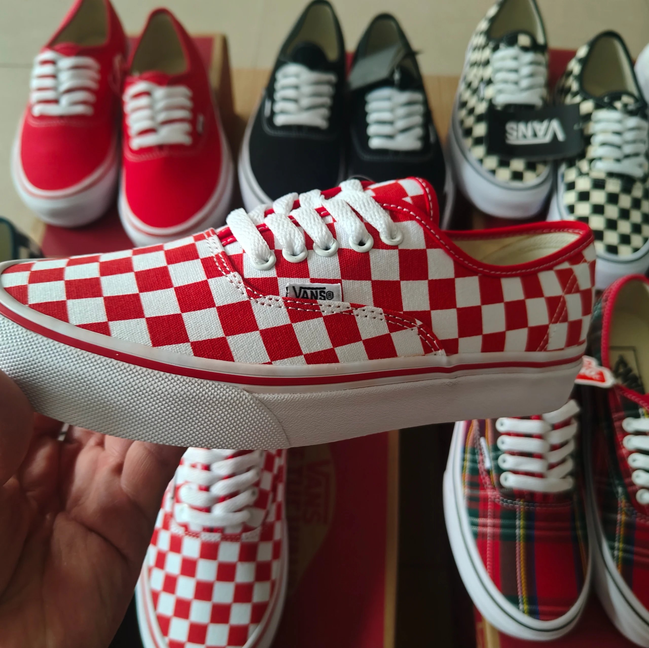 Aut white and red checkerboard pattern