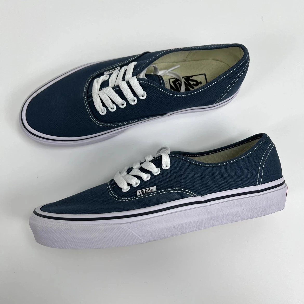 Aut Blue