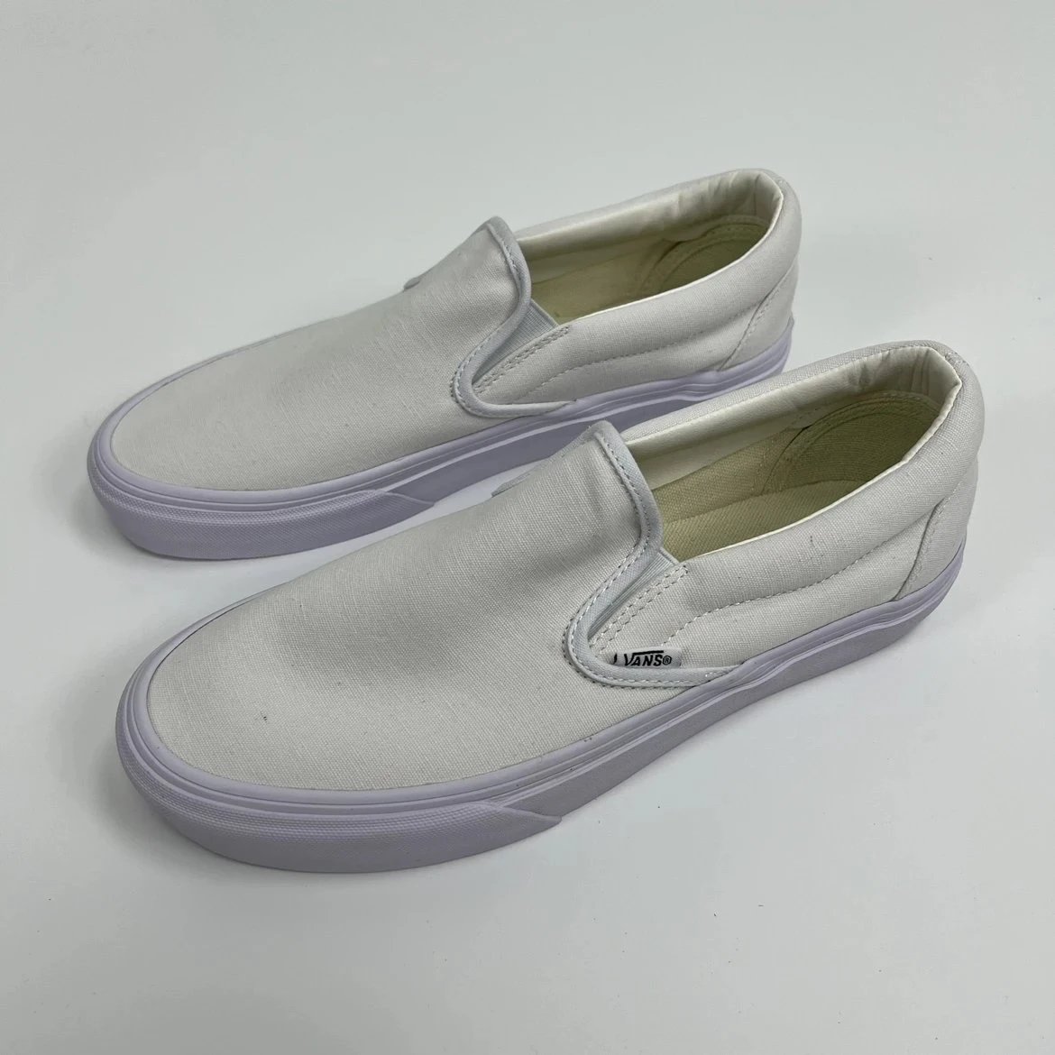 Step on pure white