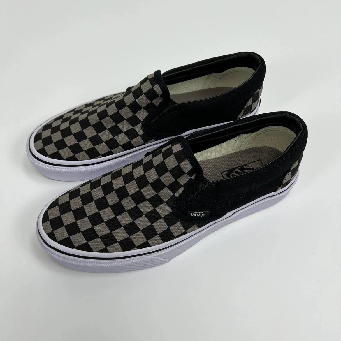 Kicking black and gray with one foot