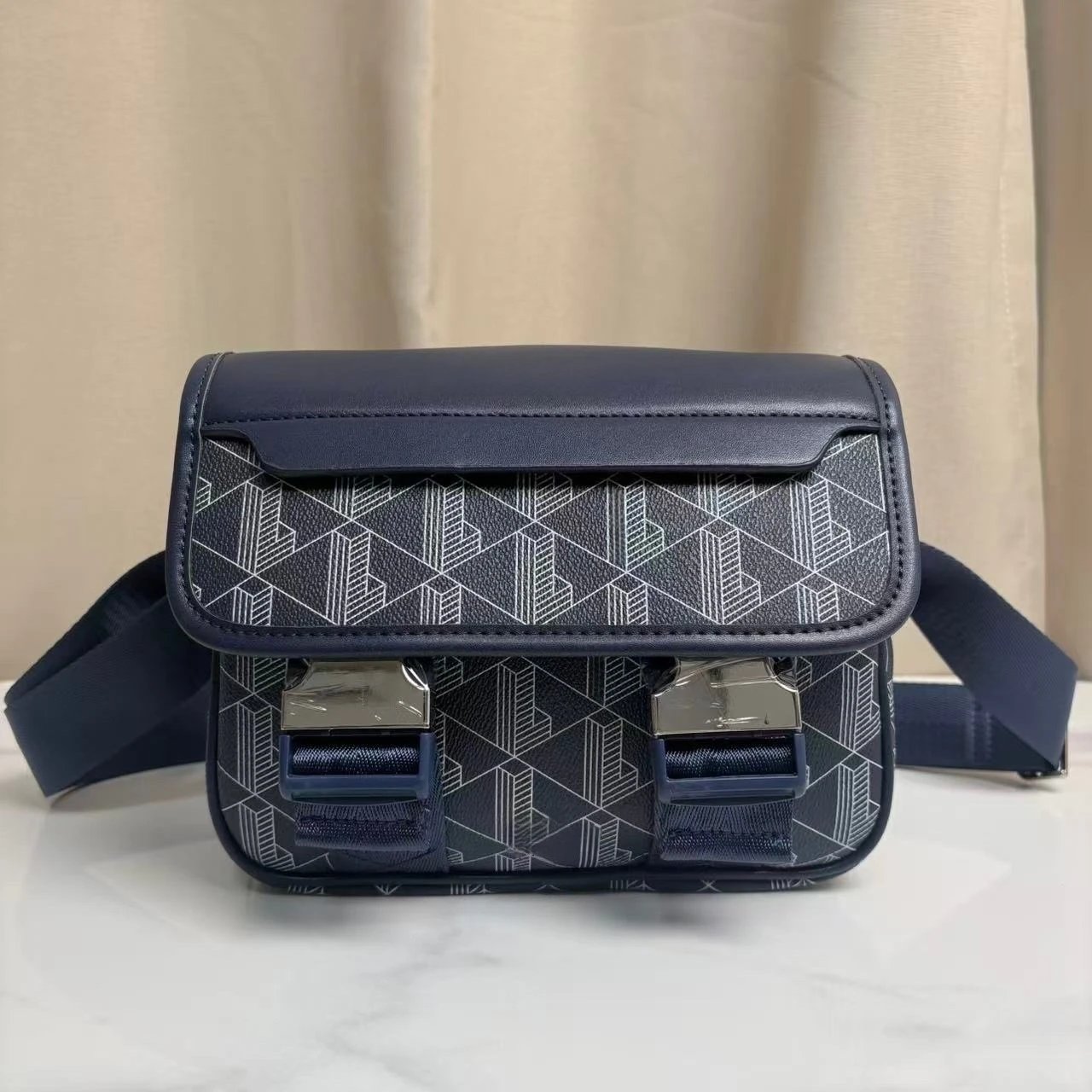 Cap bag dark blue