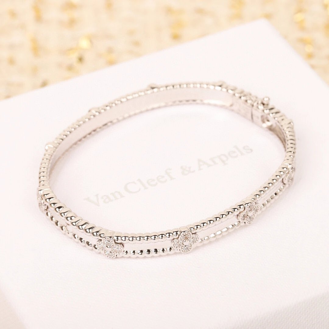 Van Cleef & Arpels Alhambra Br