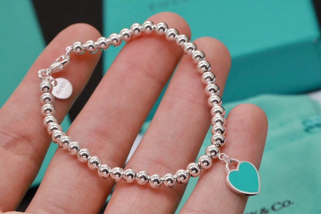 Tiffany & Co. Return to Tiffan