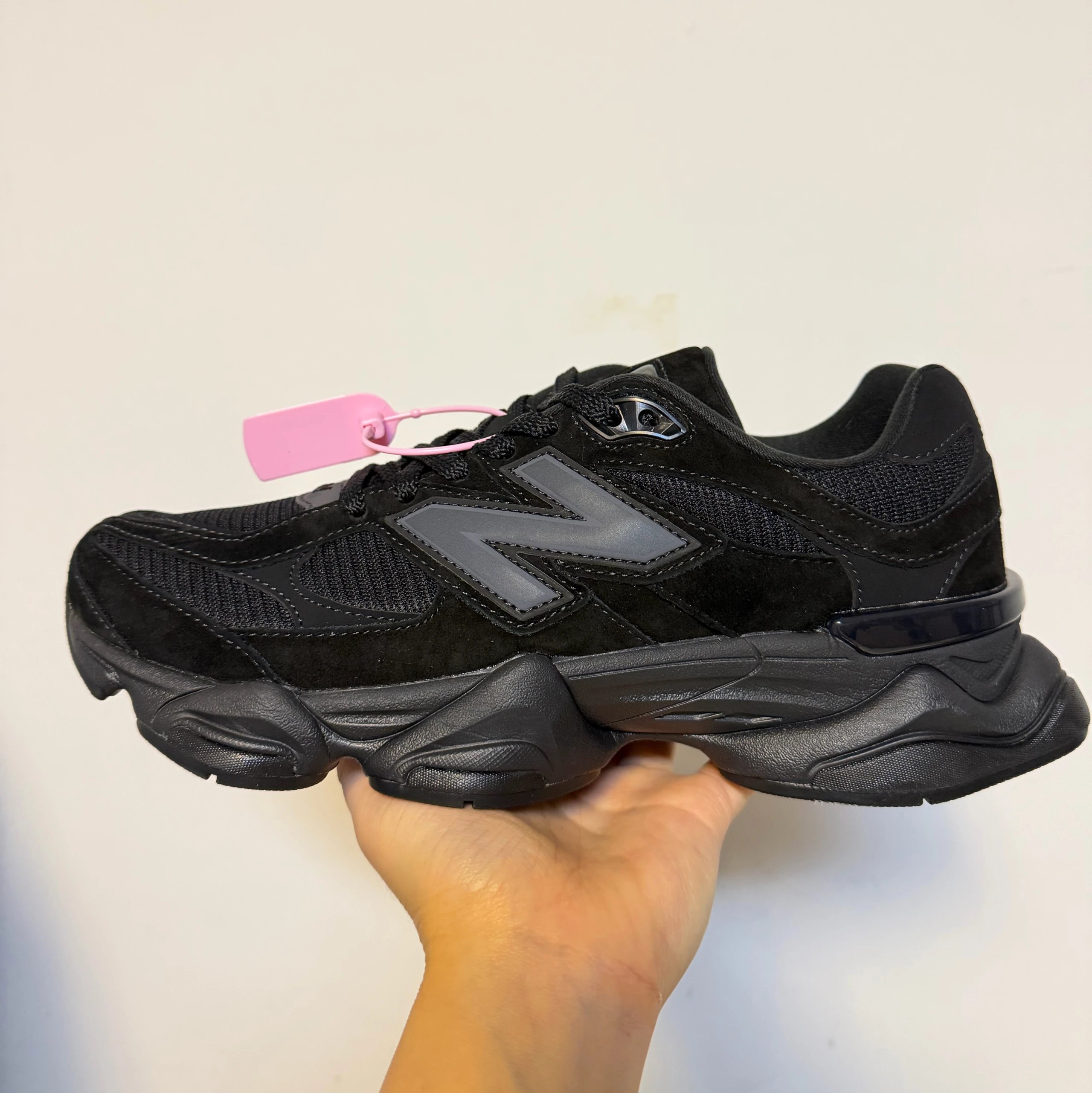 U9060BPM（麂皮灯光下颜色会不同）