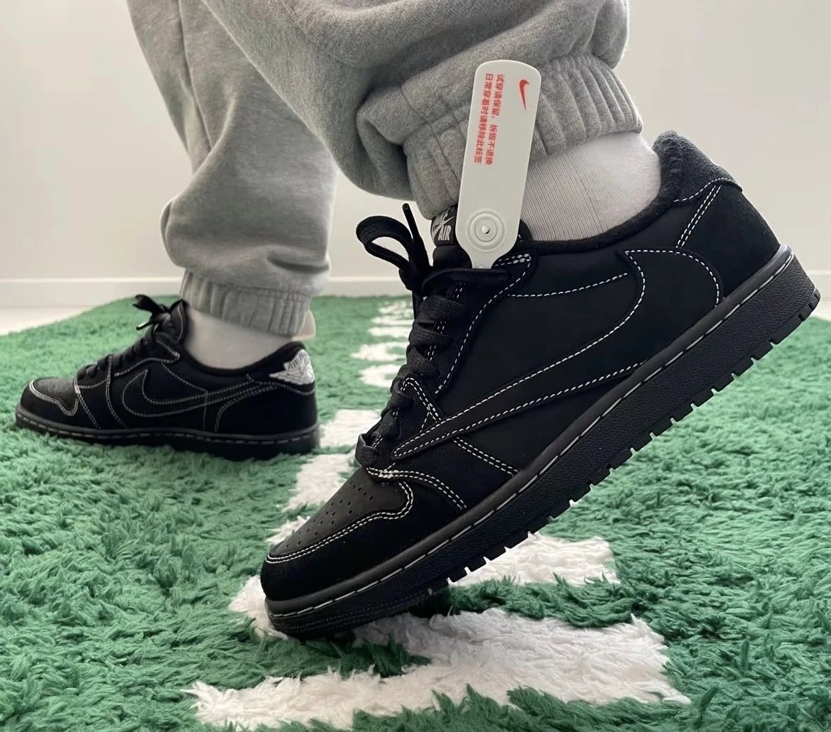 【High Quality】TS x AJ1 Reverse Swoosh 4.0 Black Samurai Low-Top Retro Sneakers