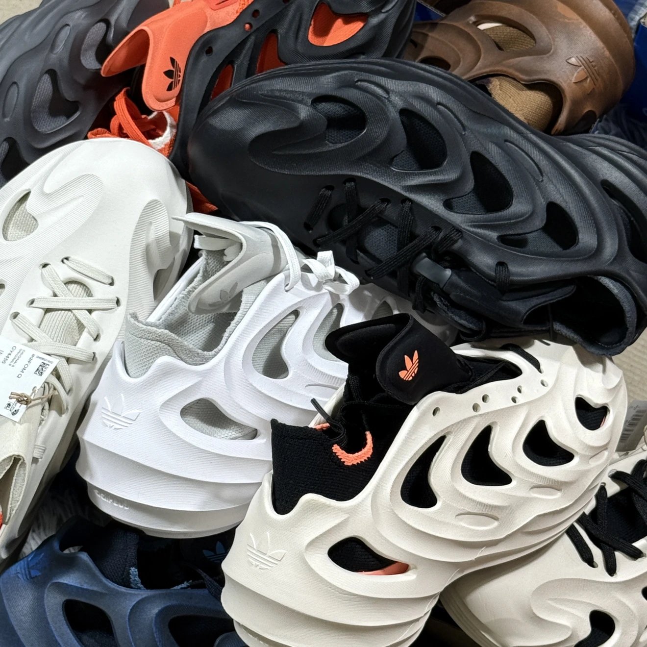 【 High Quality 】 ADiFOM Q Removable Socks, Hole Shoes/Smaller Size