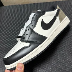 thumbnail for 年终狂欢特价头层特价中高端产物 市场知名版本 原出厂价格300多的货