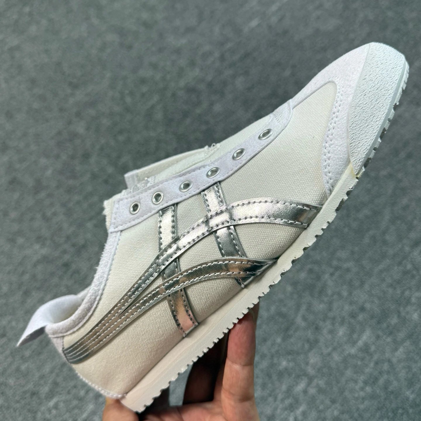 White Silver 1183A962-101