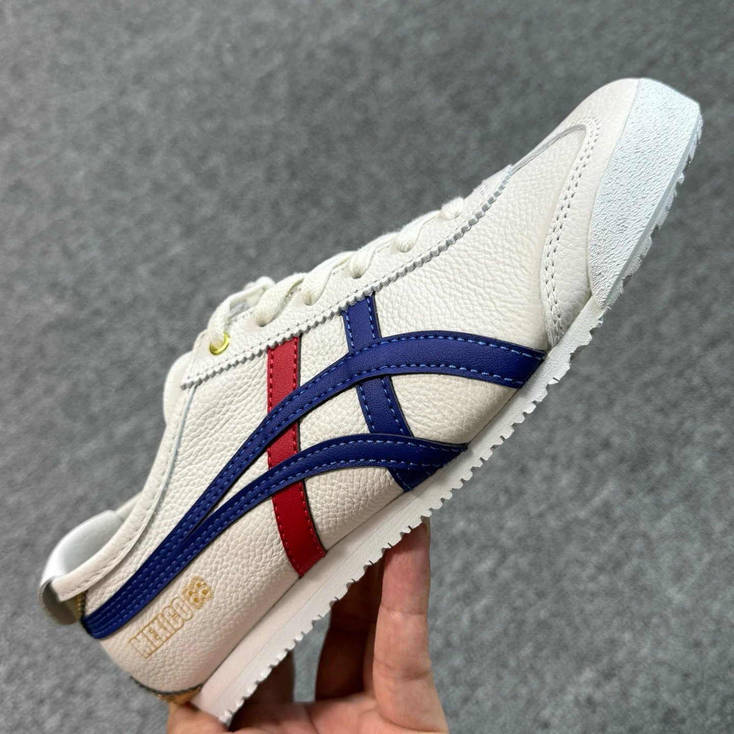 White Blue D507L-0152