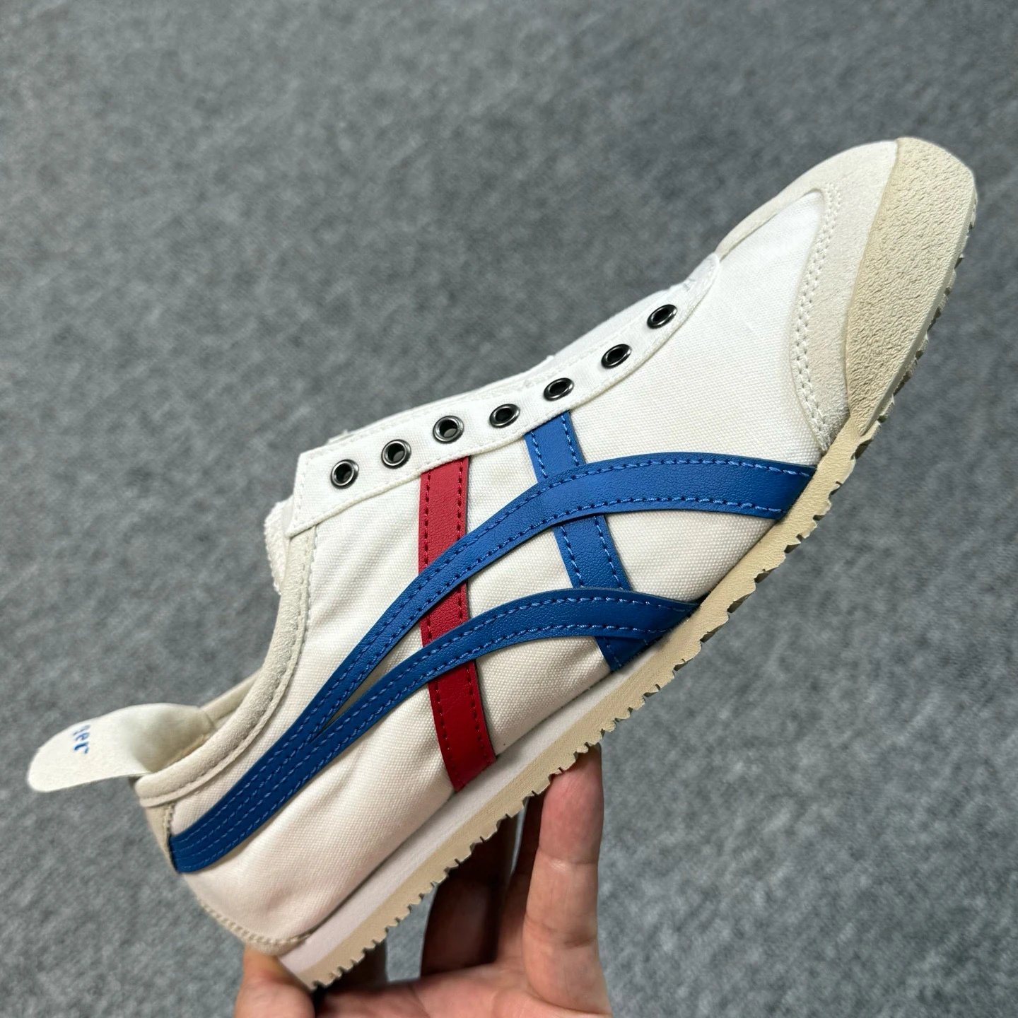 White Blue Red D3KON-0143
