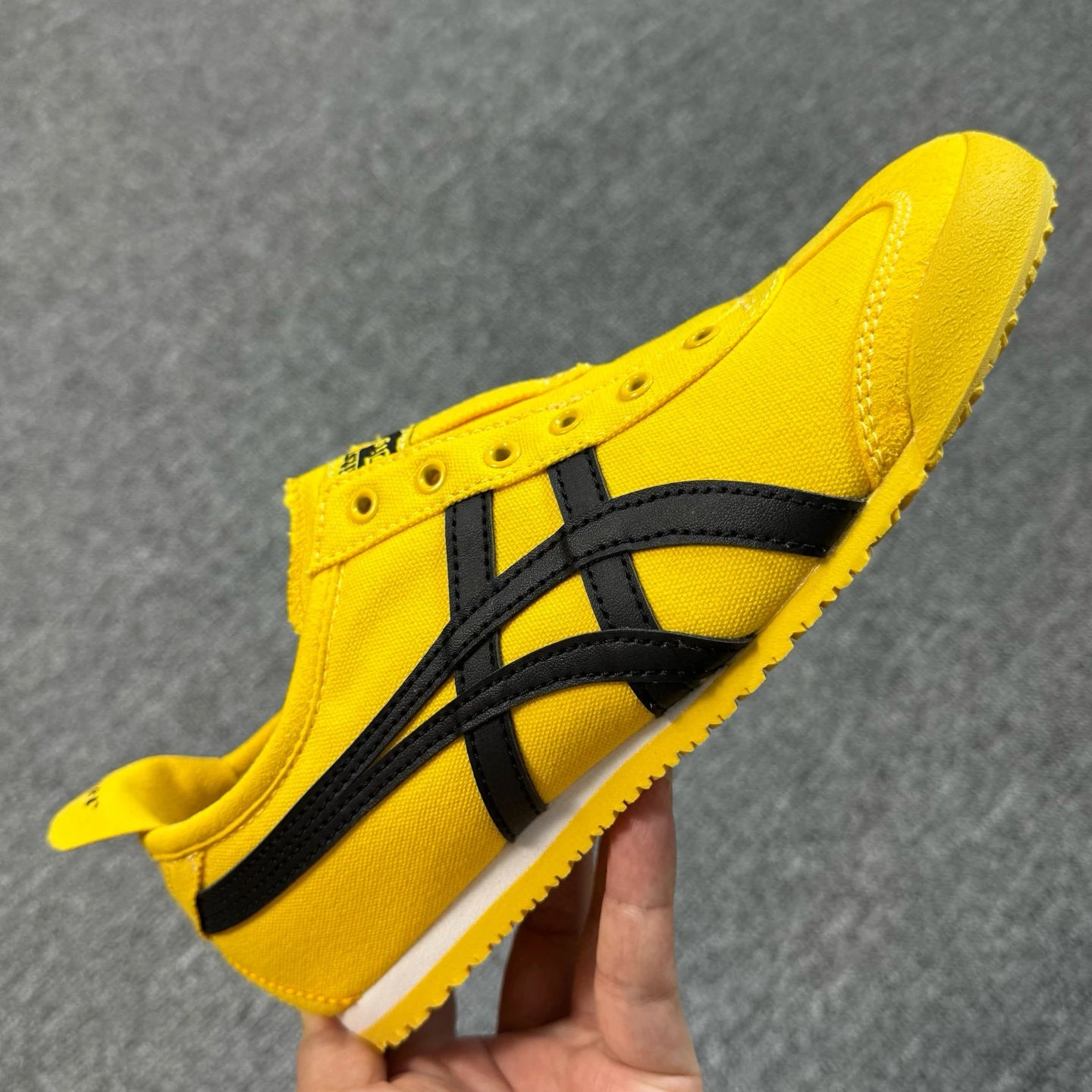 Black Yellow Canvas 1183A746-750